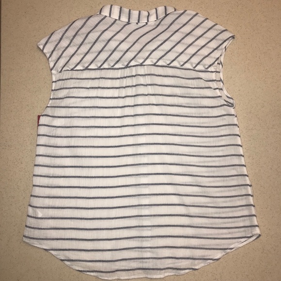 🌴3/$20 Merona Seersucker Button Down Top white B… - Picture 4 of 8